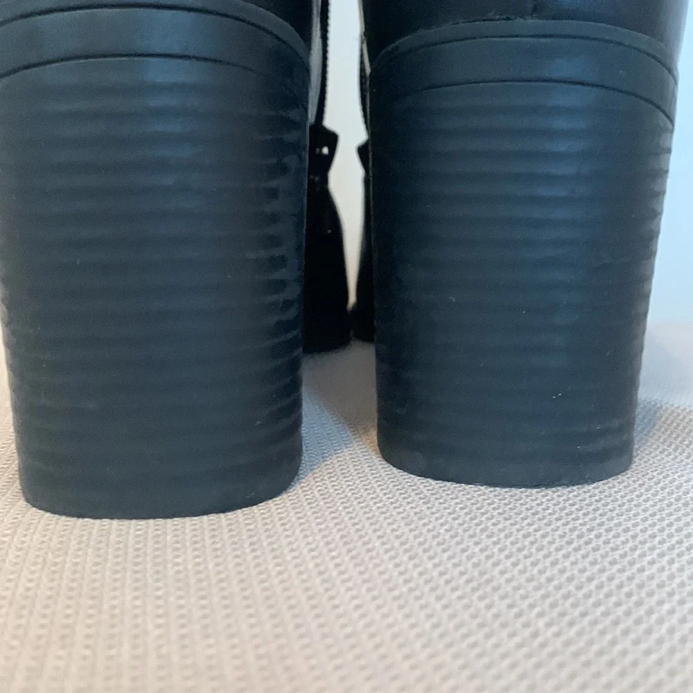 GIANI BERNINI Black Stacked Heel Zipper Ankle Boots - Picture 9 of 9